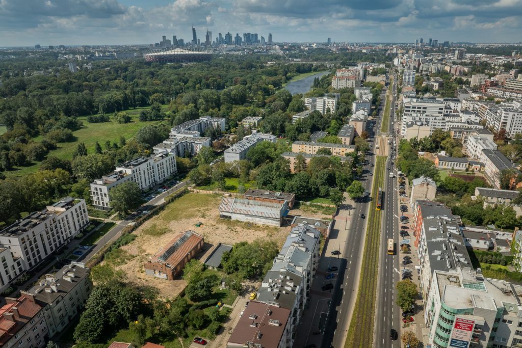 Widok z lotu ptaka na warszawski Kamionek i teren dawnej Fabryki Perun przed realizacją inwestycji